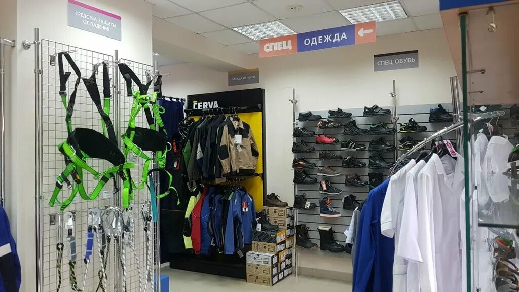 Спецодежда волжский магазины адреса магазинов. Магазин спецодежды восток-запад. Восток сервис нижний тагил. Восток сервис нижний тагил. Спецодежда витрина.
