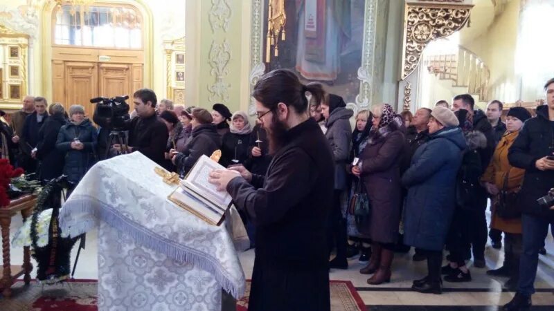 Прощание с экипажем в твери. Прощание с Владимиром Бойко в храме Одинцово. Саратов церемония прощания с погибшими. Прощание с Липатовым Саратов. Прощание с погибшими в Костроме.