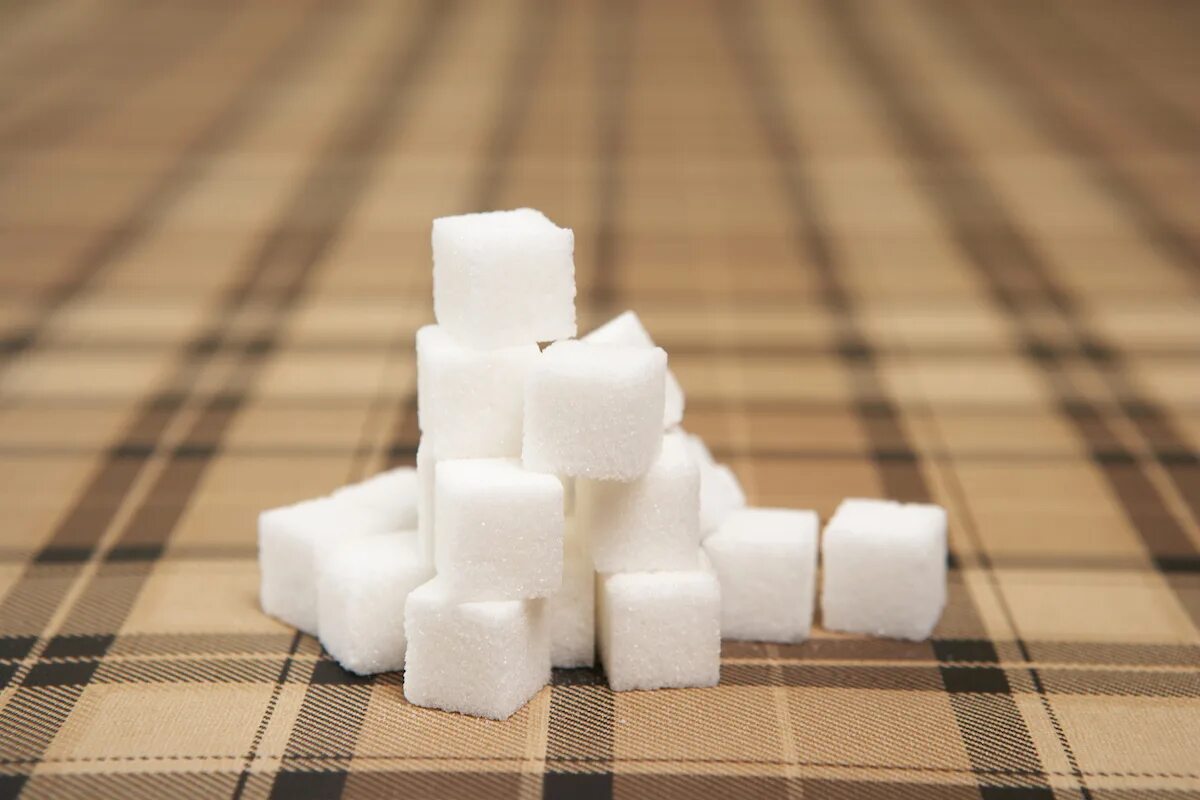 Тростниковый сахар рафинад. Сахар рафинад кубик. Сахар в кубиках. Сахарные кубики. Два кусочка сахара