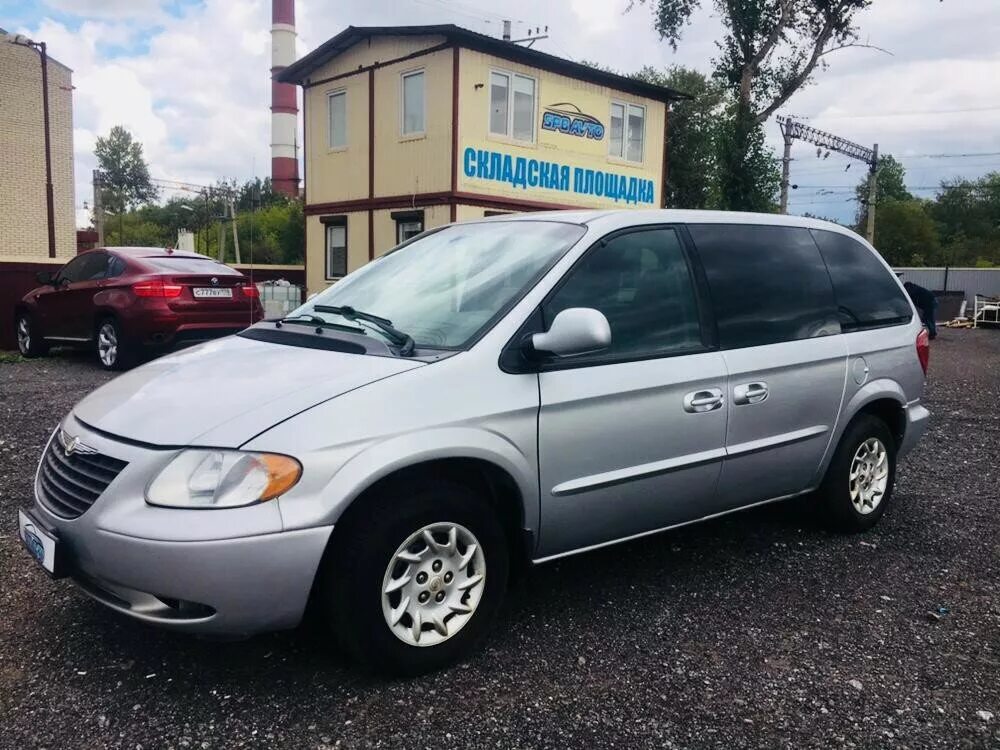 Крайслер дизель купить. Крайслер Вояджер 2.4 2002. Chrysler Voyager 2.4 минивэн. Крайслер Гранд Вояджер 2003. Крайслер Вояджер 2003 год.