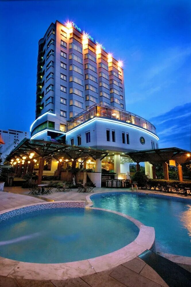 десембер отель нячанг. отели в малайзии пенанг. Ruby light. Light hotel. вьетнам нячанг отель nha trang.