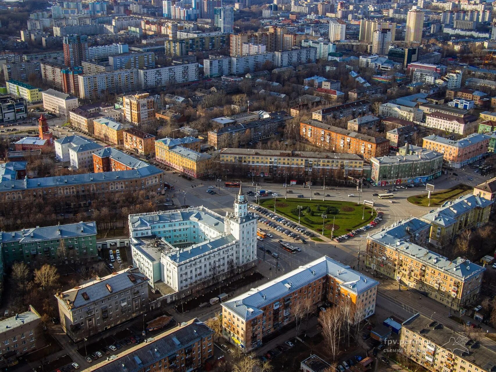 Ковид пермь. Комсомольская площадь Пермь. Пермь площадь города. Комсомольский проспект с высоты. Комсомольский проспект Пермь башня смерти.