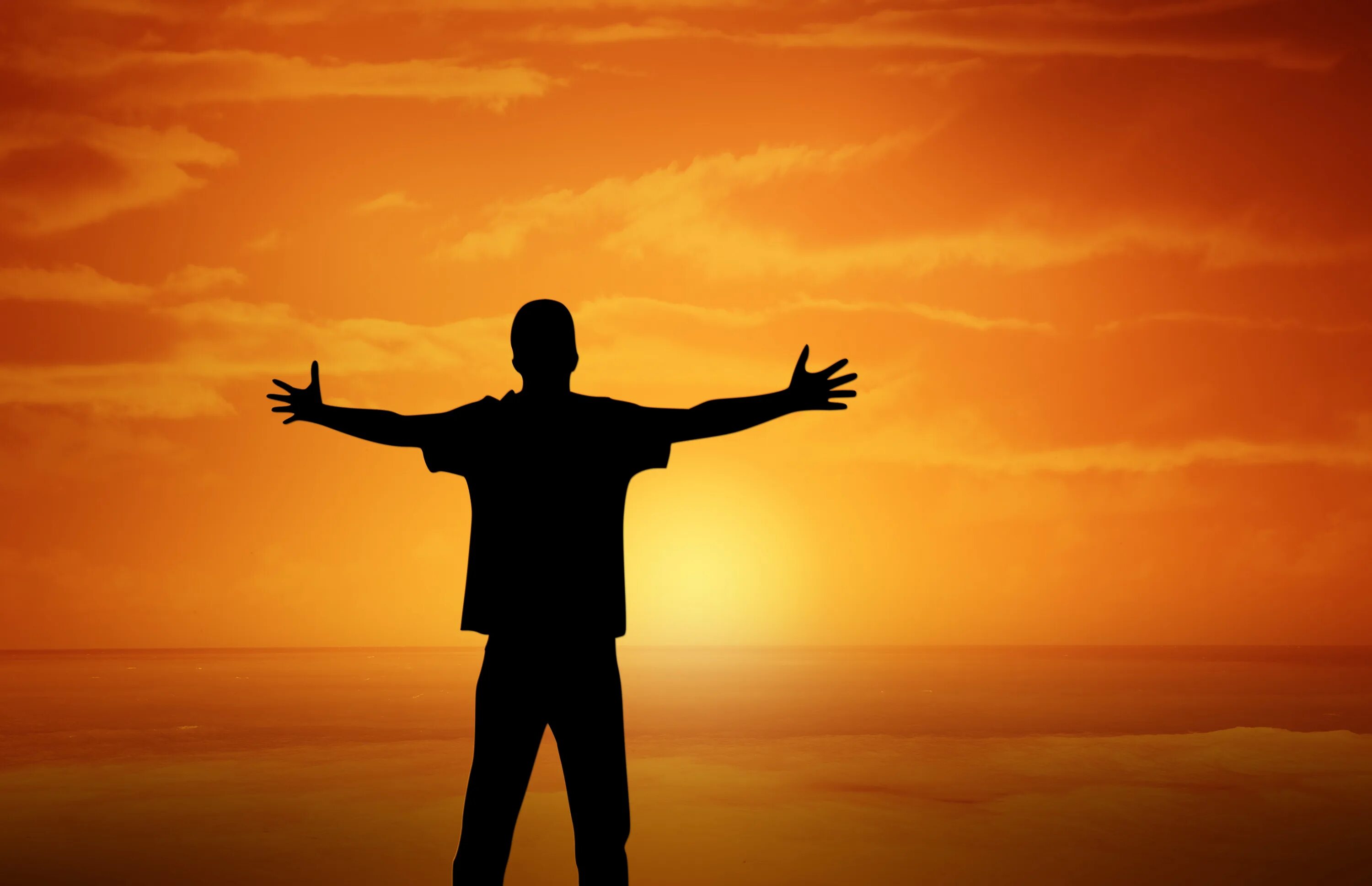 Солнце в руках. Sun person. Солнце и человек. Sun person. Человек на горизонте.