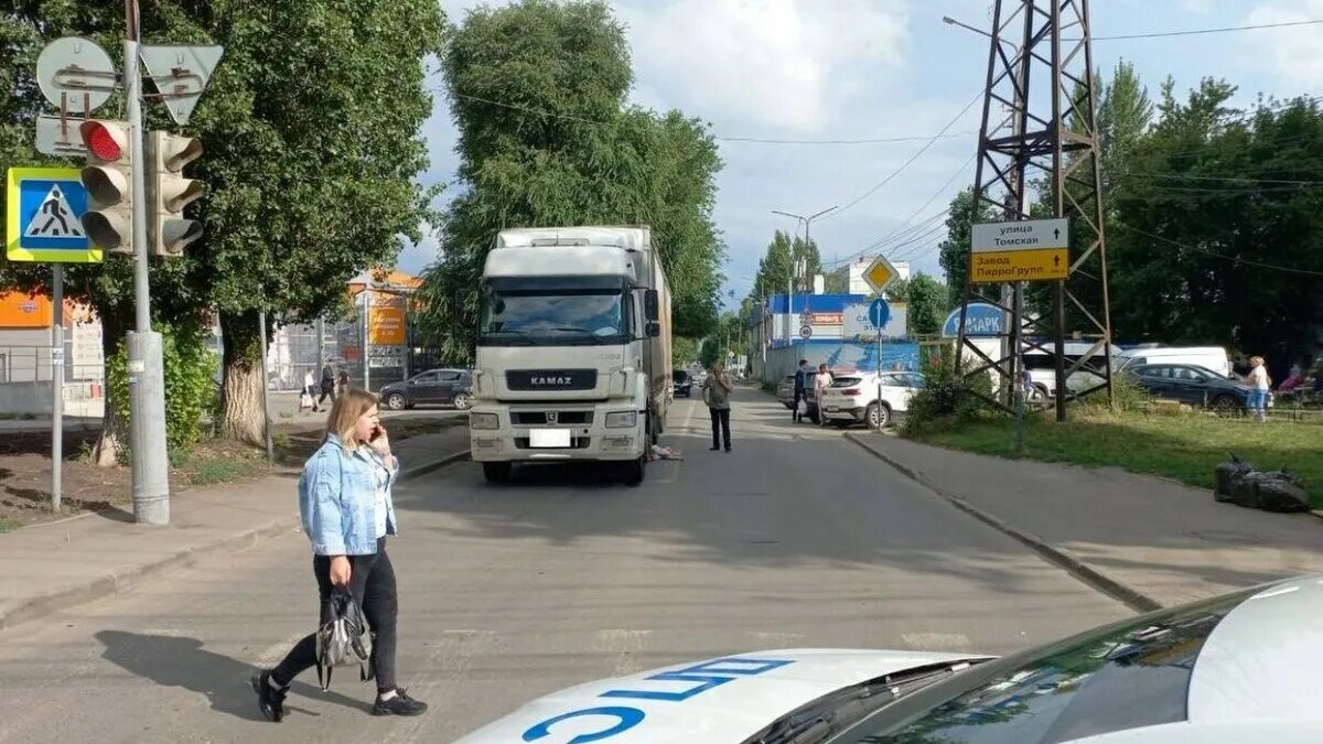 Новости саратова сегодня телеграмм. Сбили пешехода Саратов заводской. ГИБДД фото. Авария в Саратове сбили женщину. Пензенская улица Саратов.