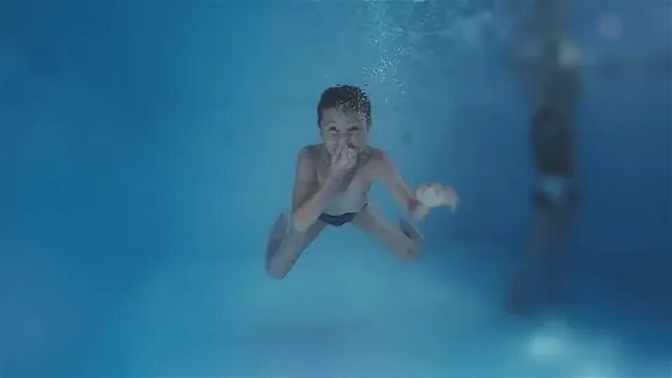 Младенец дышит под водой. "pool blue" && ( исполнитель | группа | музыка | music | band | artist ) && (фото | photo). Boys underwater. Boys underwater. Pool boy underwater.
