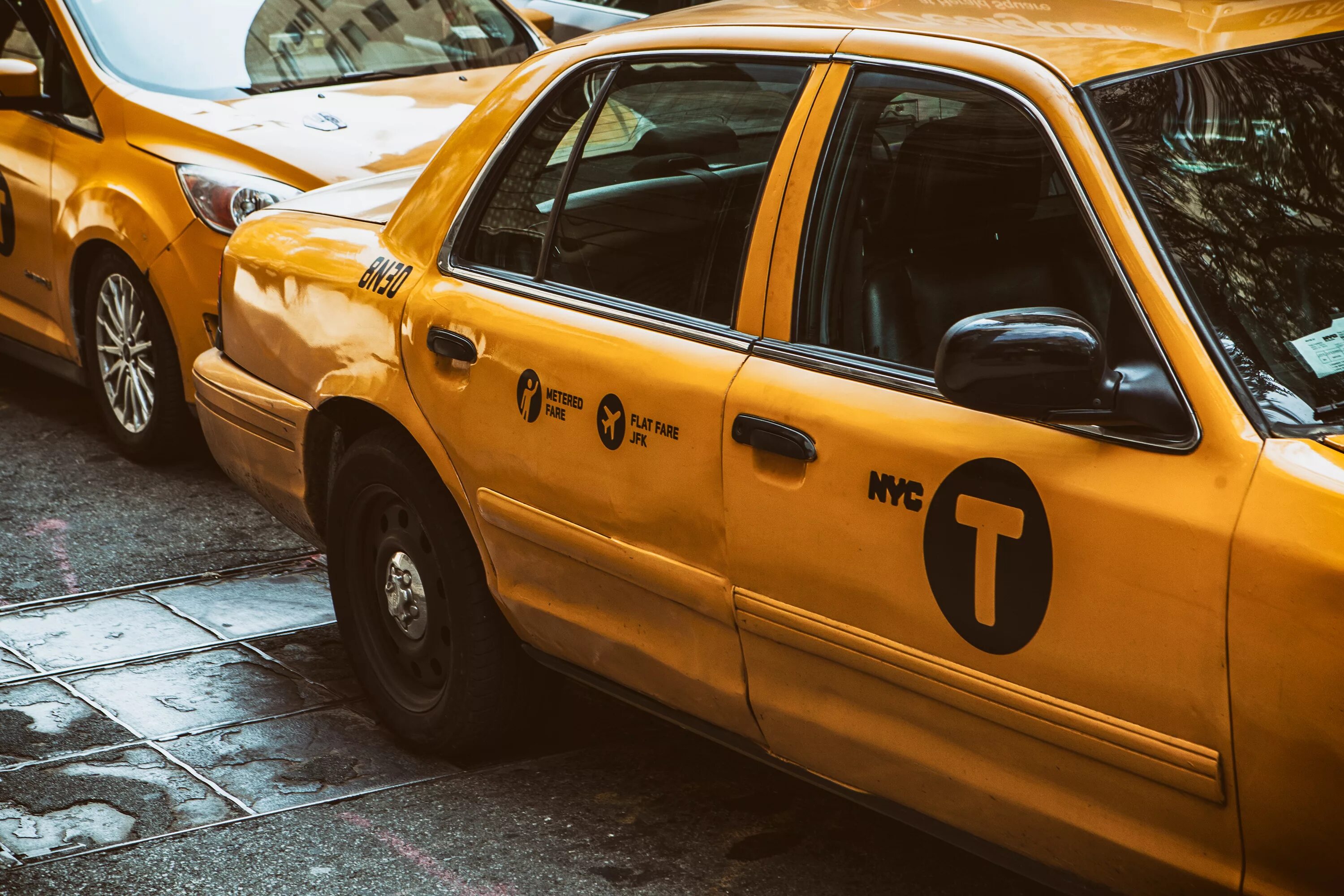 Сколько машин было в такси. Нью-йоркское такси / taxi.. нью йоркское такси форд. таксопарк в нью-йорке.