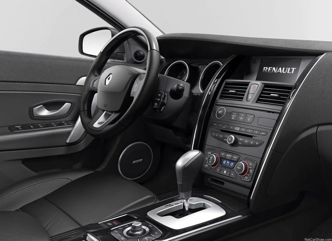 Latitude обзор. Рено латитьюд 2015. рено латитьюд 2012. renault latitude 2025. рено латитуде салон.