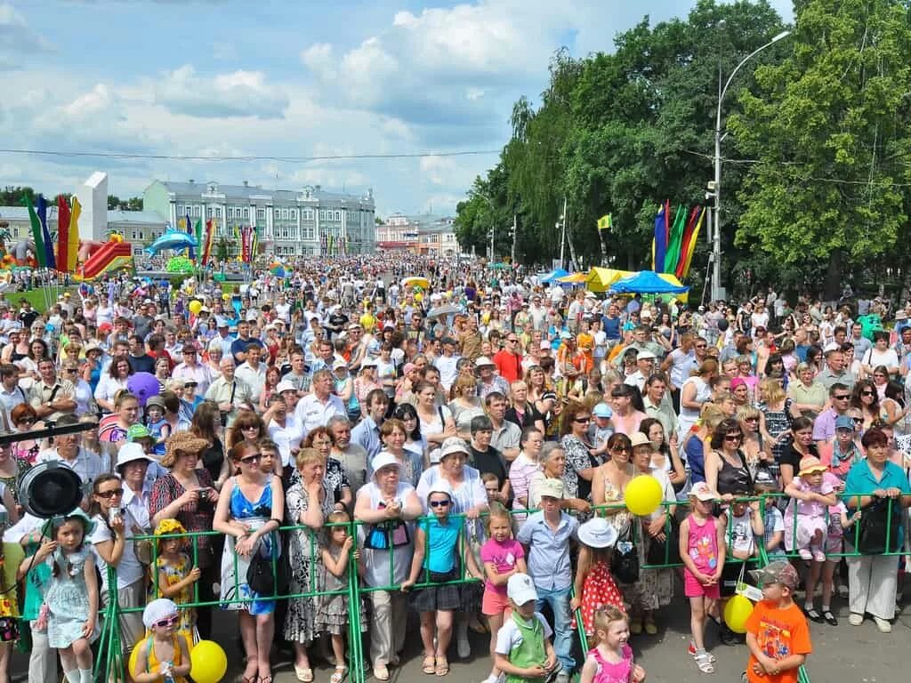 Сколько человек в вологодской области. День города Вологда. Жители г Вологда. С праздником города Вологда. С днем города.