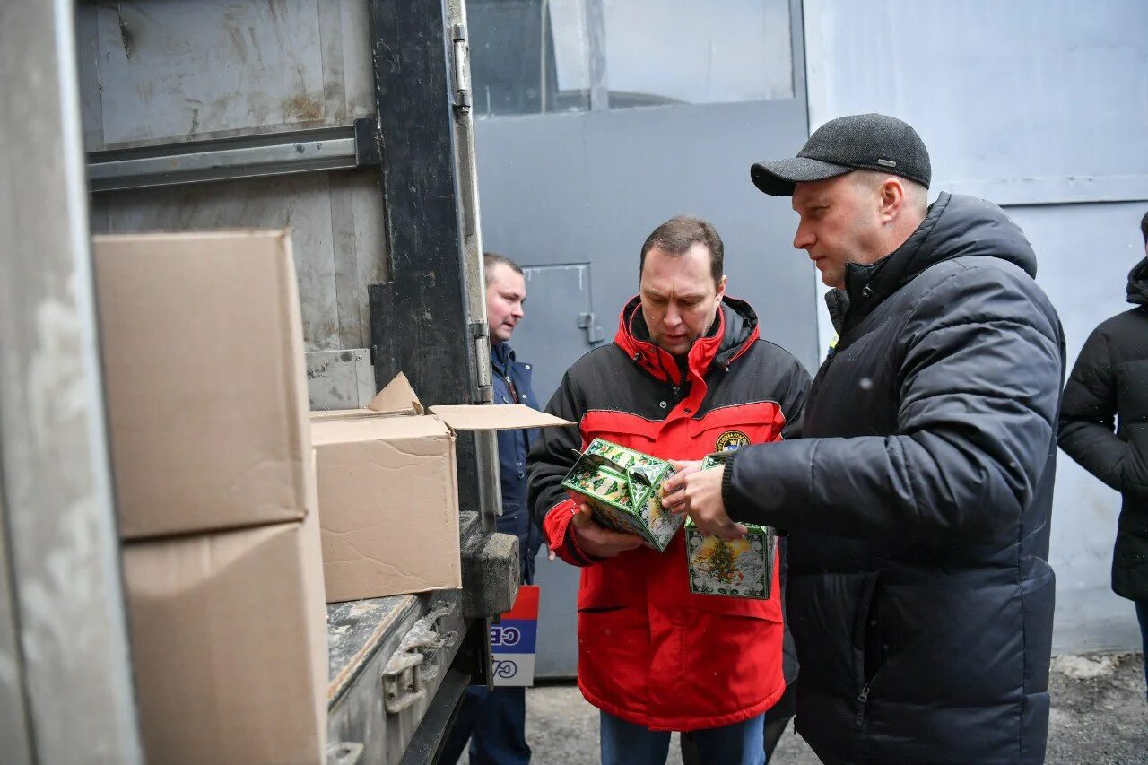 События 19 декабря. Новости. Новогодний подарок детям работников от Лукойл 2022. Гуманитарная помощь Саратов.