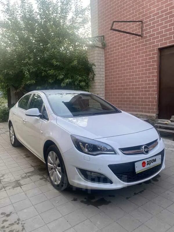 Авито краснодарский край опель. Opel Astra j седан серебро.