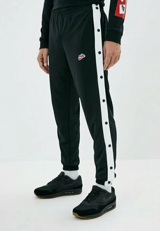 штаны на заклепках. штаны адидас с лампасами. брюки track pant adidas. штаны на заклепках сбоку найк.