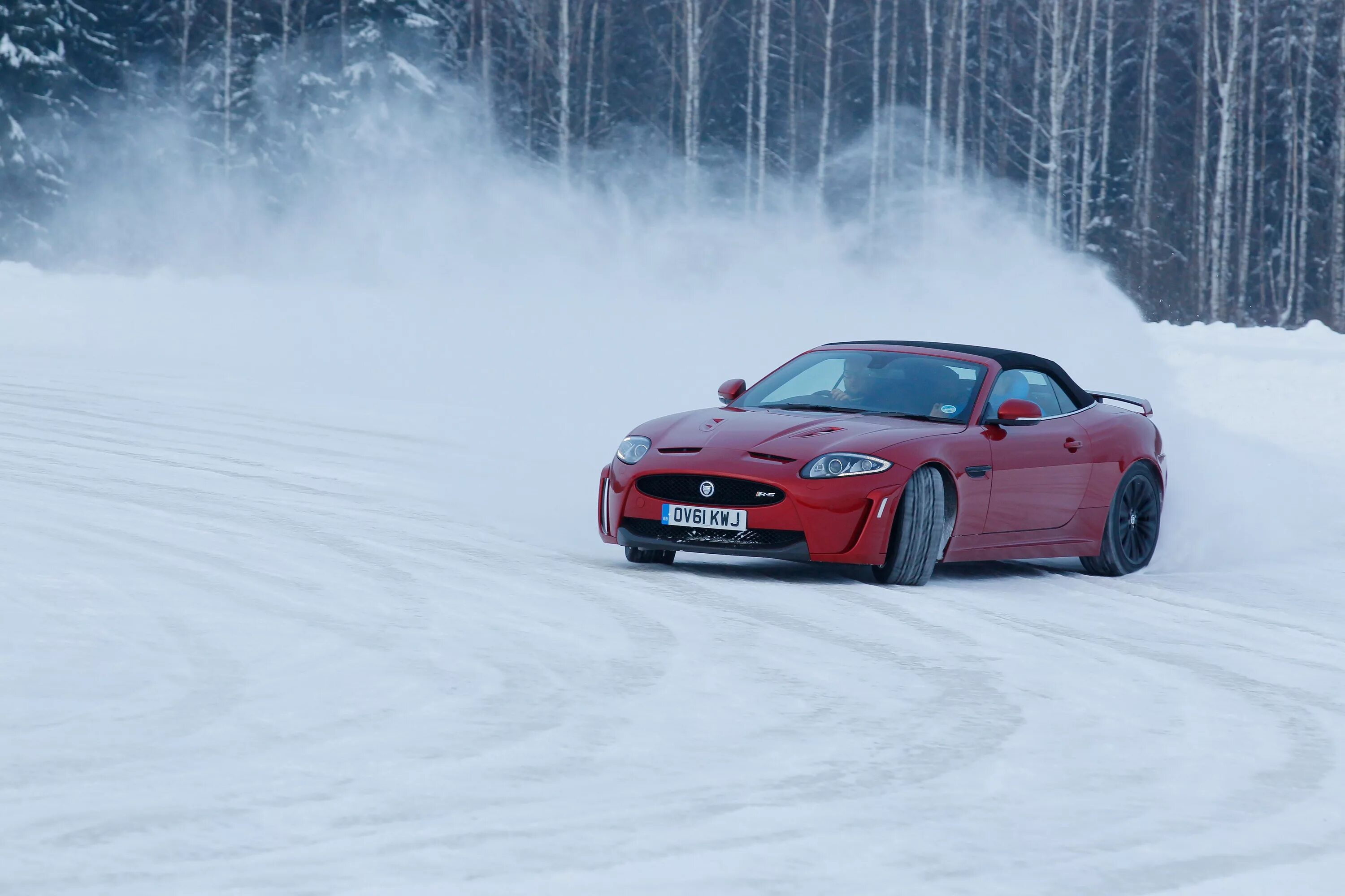 Drifting snow. Ягуар машина дрифт. Машина зимой. Машина в снегу. Машина дрифт в снегу.