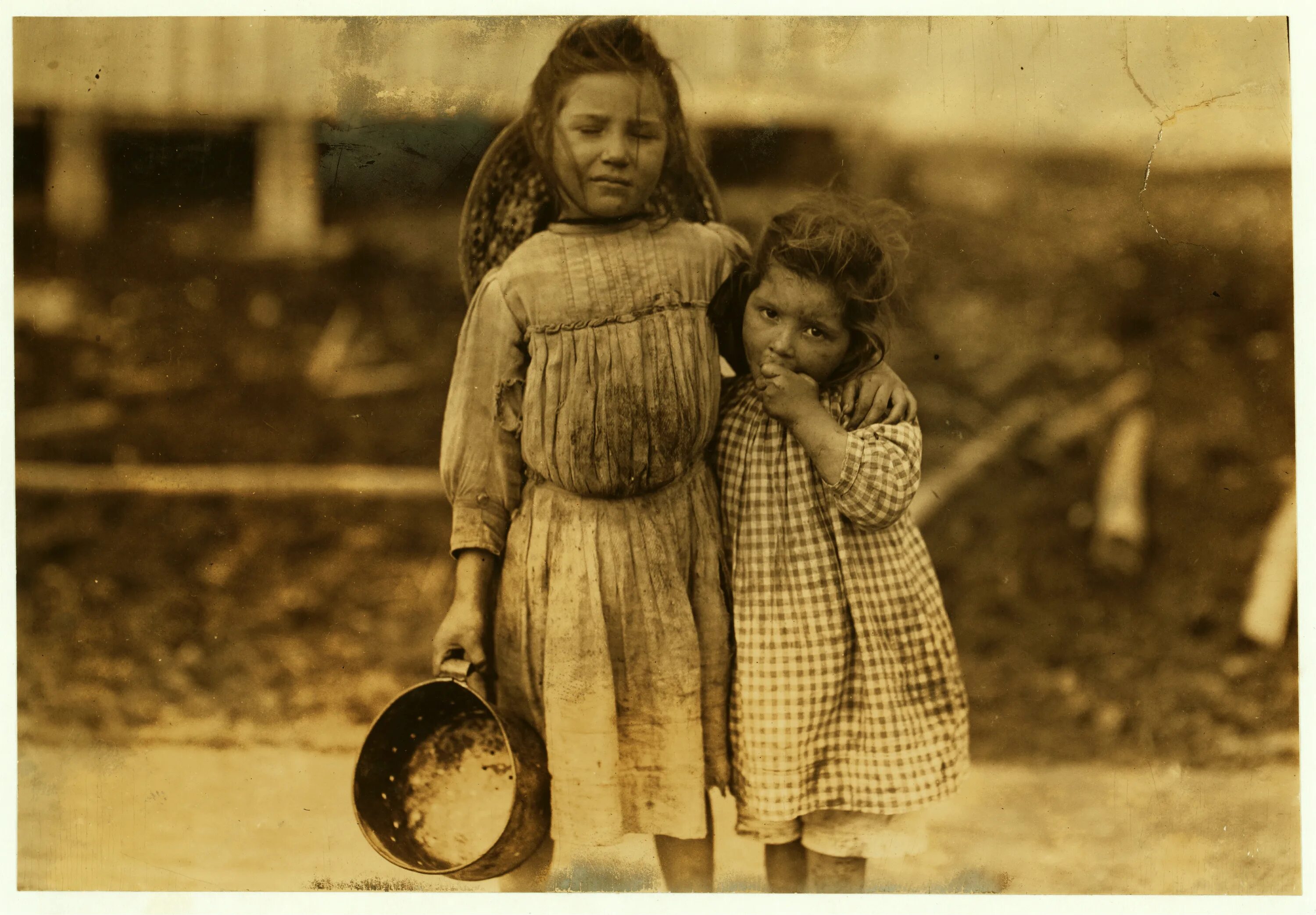 Около 2 6 лет назад. Льюис Хайн девочка на ткацкой фабрике. Дети 19 века. Дети 100 лет назад. Дети 19 века в России.