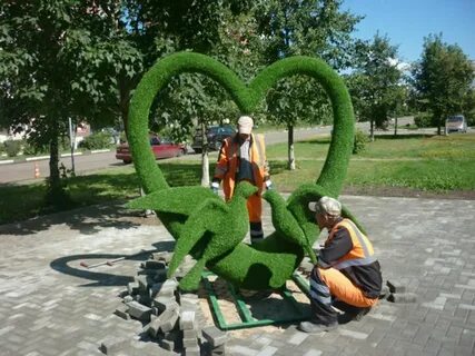 Фигуры в парке
