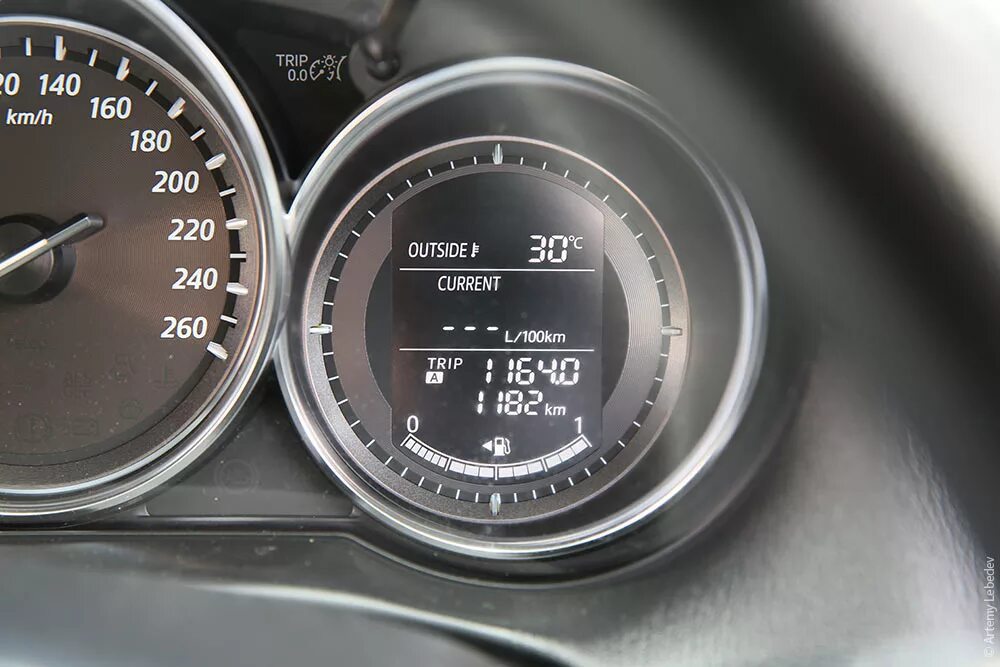 Емкость 5 литров. 8 литра сколько. Треть стакана. Молочный бак сколько литров. Задачи с литрами.