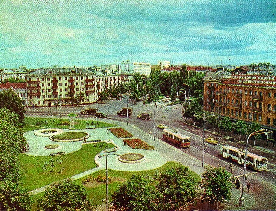 В какой стране находиться гомель. Гомель площадь. Гомель площадь города. Сквер по Советской Гомель. Гомель 1990.