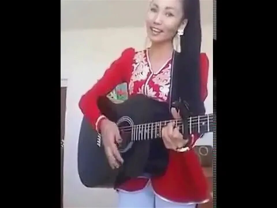 Песня казашка поет. Казашка гитара. Казахская девушка поет. Казах красиво поет. Песня казахская девушки поют.