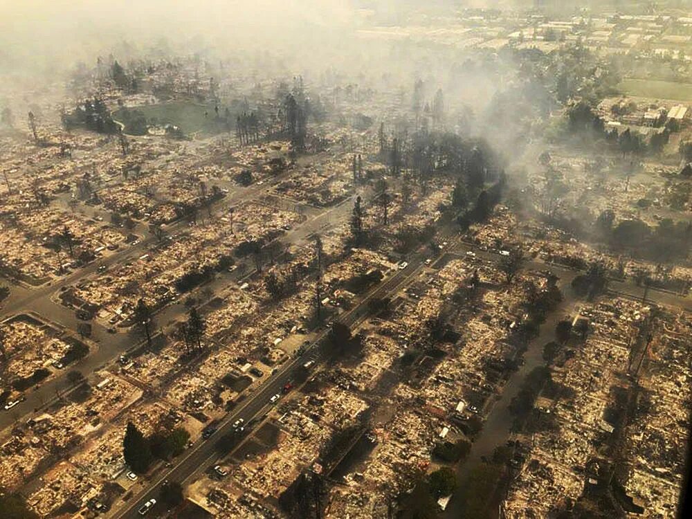 Город после пожара. Калифорния после пожара. Американские города после пожара.