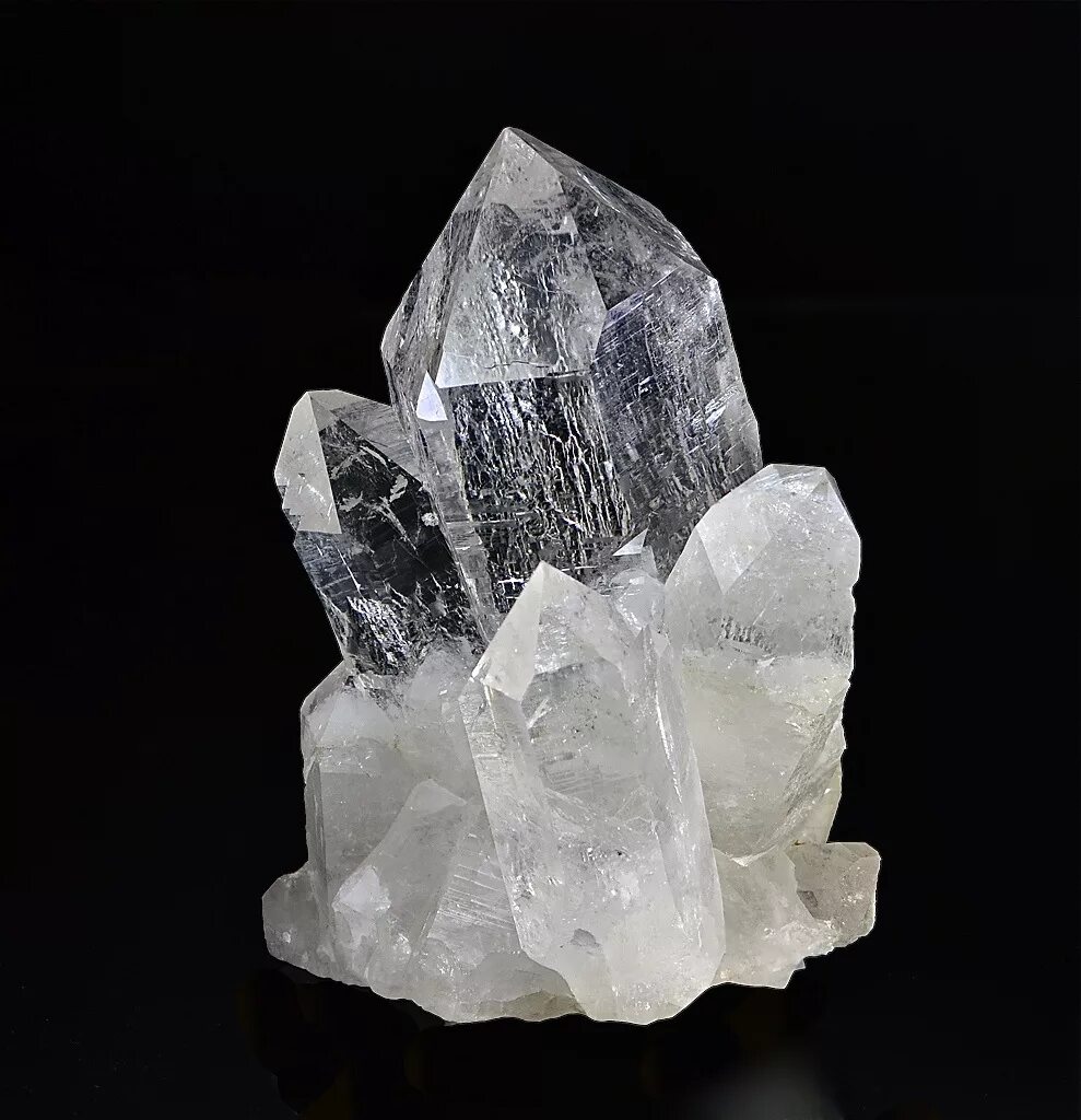 Кристалл кварца. Кварц минерал горный. Кристаллы чистого кварца. Прозрачный кварц горный хрусталь. Горный кристалл камень.