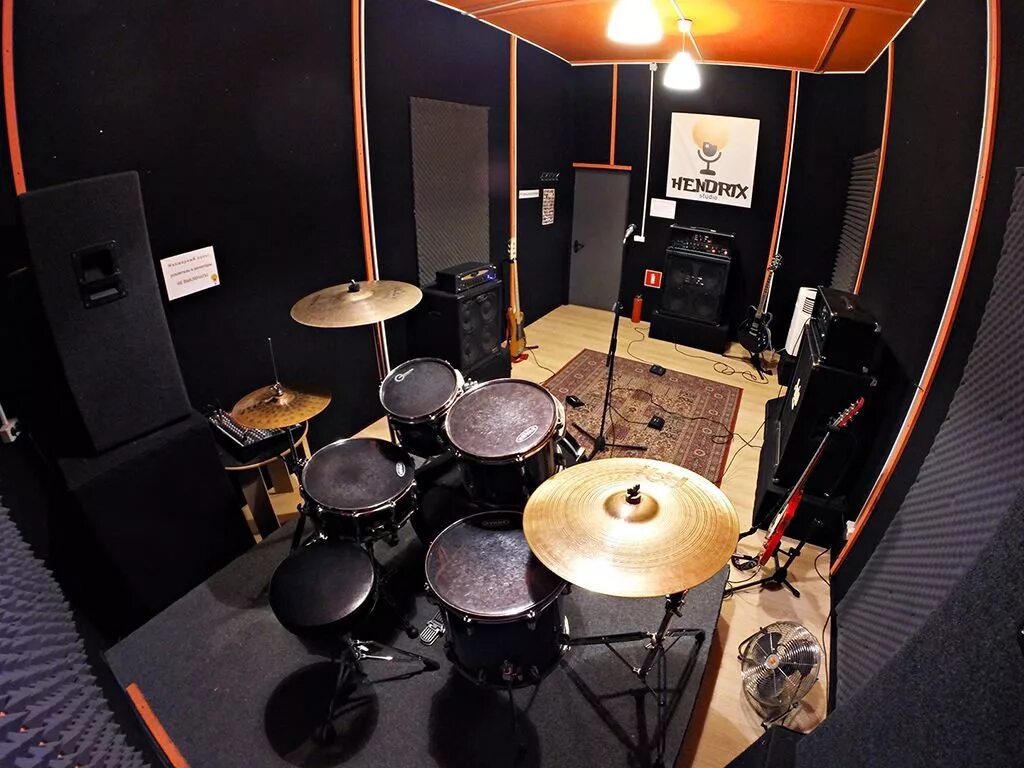репетиционная комната хендрикс. Under the ground репетиционная база. студия хендрикс. Hendrix репетиционная база. Hendrix репетиционная база.