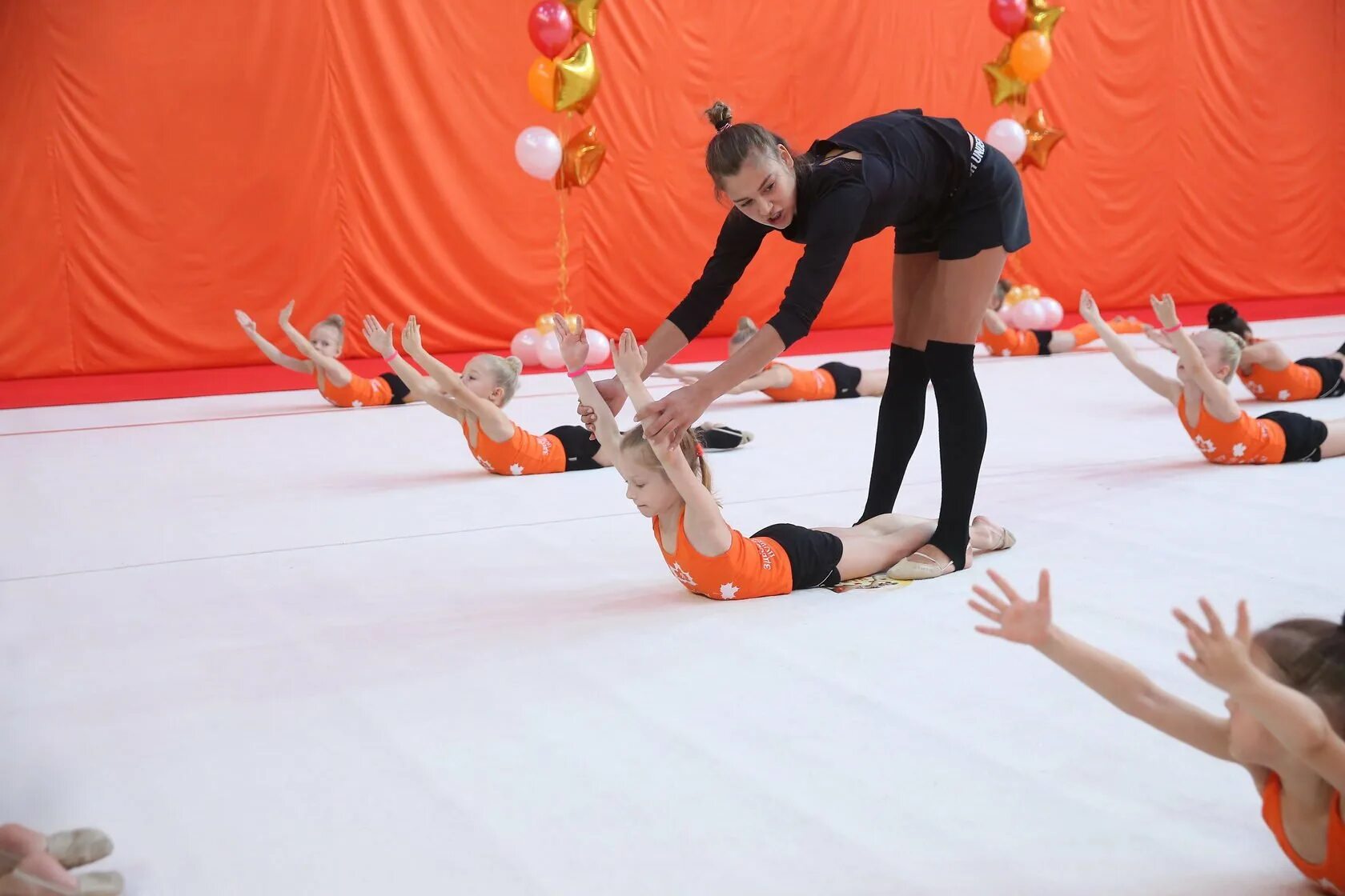 Ск пируэт художественная гимнастика. Художественная гимнастика пируэт ленинский проспект. Гимнастика художественная клуб клуб пируэт. Пируэт москва гимнастика. Школа для художественной гимнастики ласточка.