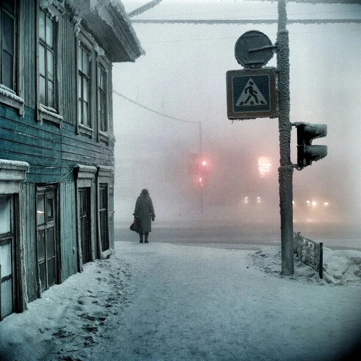 Ночь холодает. Холодная зимняя ночь. Elderwind группа. Суровая зима в городе. Зимняя ночь.