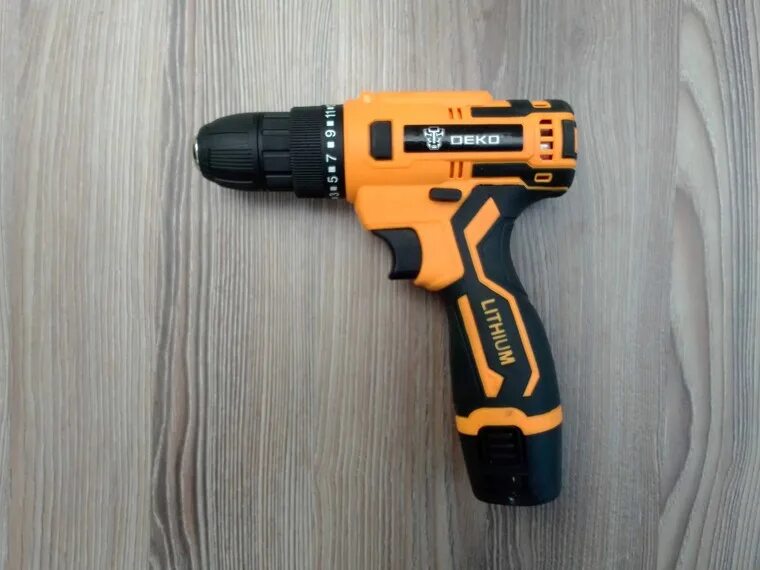 Лучшие сетевые шуруповерты. Fixtec аккумуляторный шуруповерт. Шуруповерт топ. Оранжевый шуруповерт сверху. 6ач х2 кейс 70 н·м.