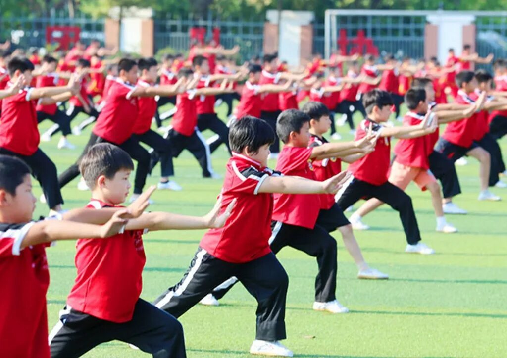 Китайские спортивные игры. Физкультура в Китае. Физкультура в Китае в школе. Школьная зарядка в Китае. Китайские школьники.