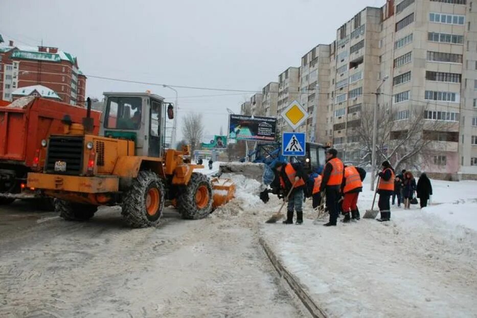 Жилищно коммунальные службы городские. Жилищно коммунальные службы городские. Снег в стерлитамаке. Жилищно коммунальные службы городские. Работники жкх фото.