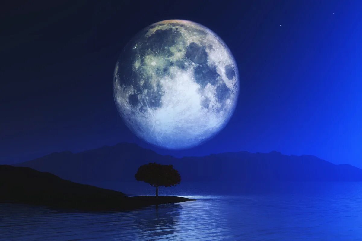 Голубая Луна. Полнолуние. Синяя Луна. Красивая синяя Луна.
