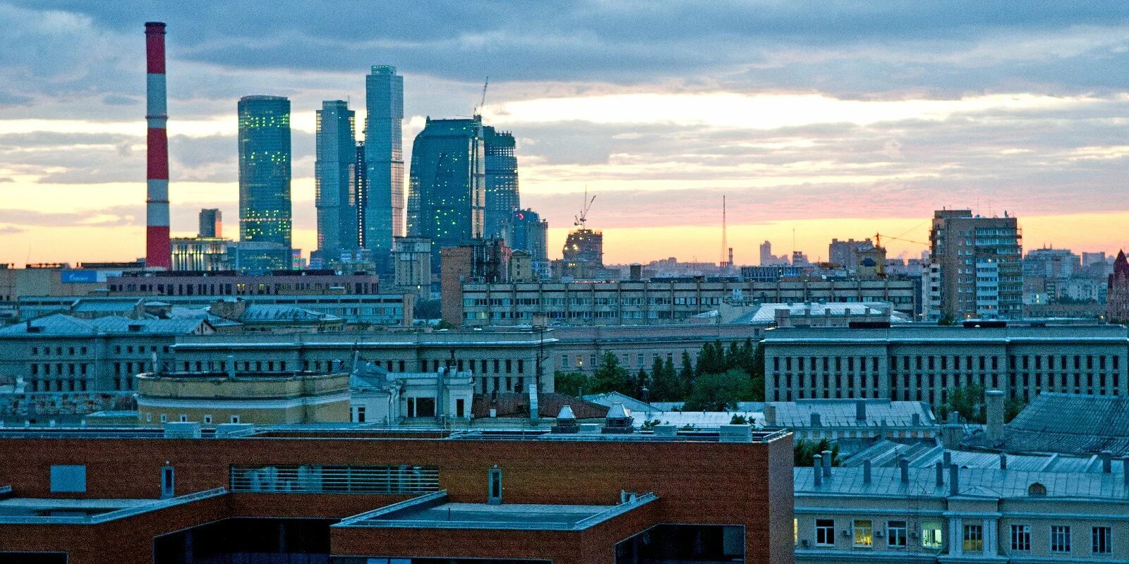 Заводы города москвы. Редевелопмент промзон москвы. индустриальные районы москвы. промзоны районы москвы. петербург промзона московского района.
