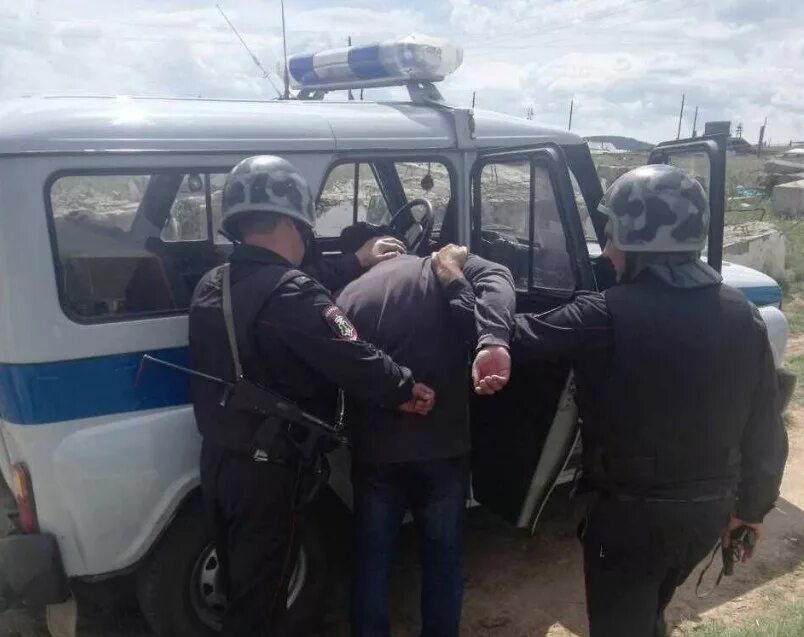 Наряд полиции задержание троих. Росгвардия на Байкале. Полиция на страже. Полиция на страже порядка.