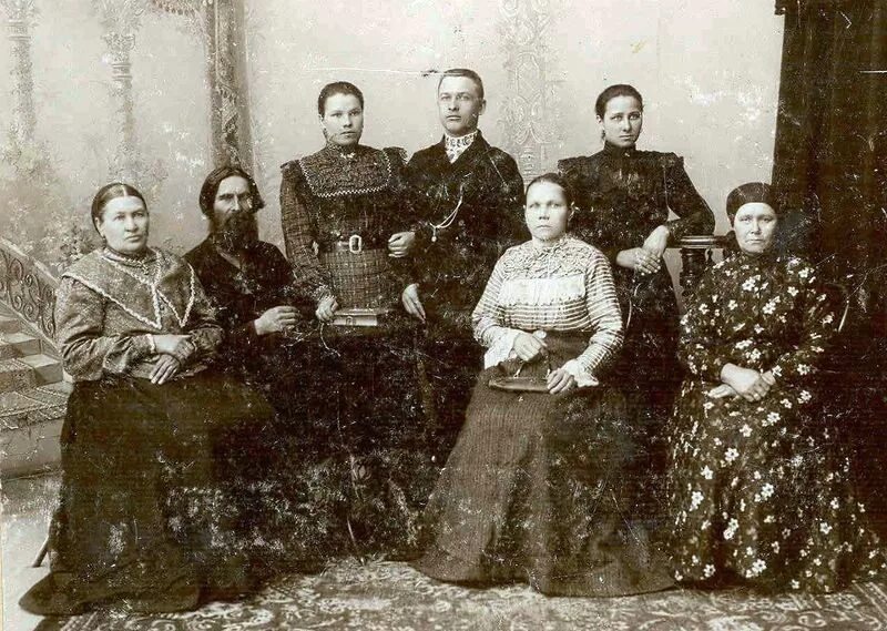 уральские казаки семья. богатейшее семейство купцов на урале. купцы челябинской губернии 19 века. семья купца россия 19 век. русские дворянки 19 века.