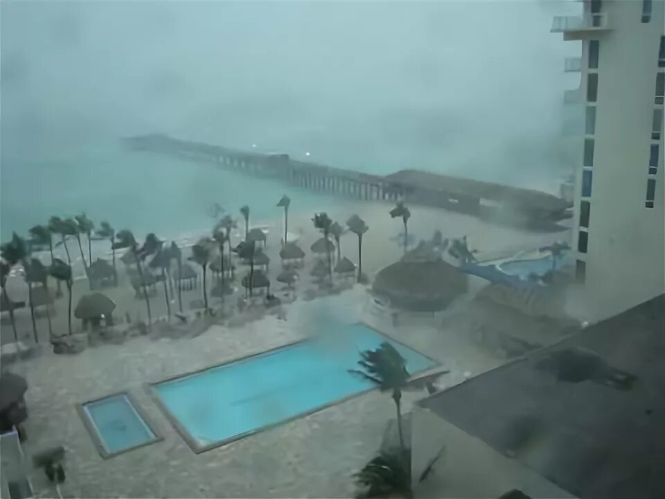 Майами флорида ураган. Шторм в майами. Майами флорида ураган. Майами флорида ураган. Ураган в майами.