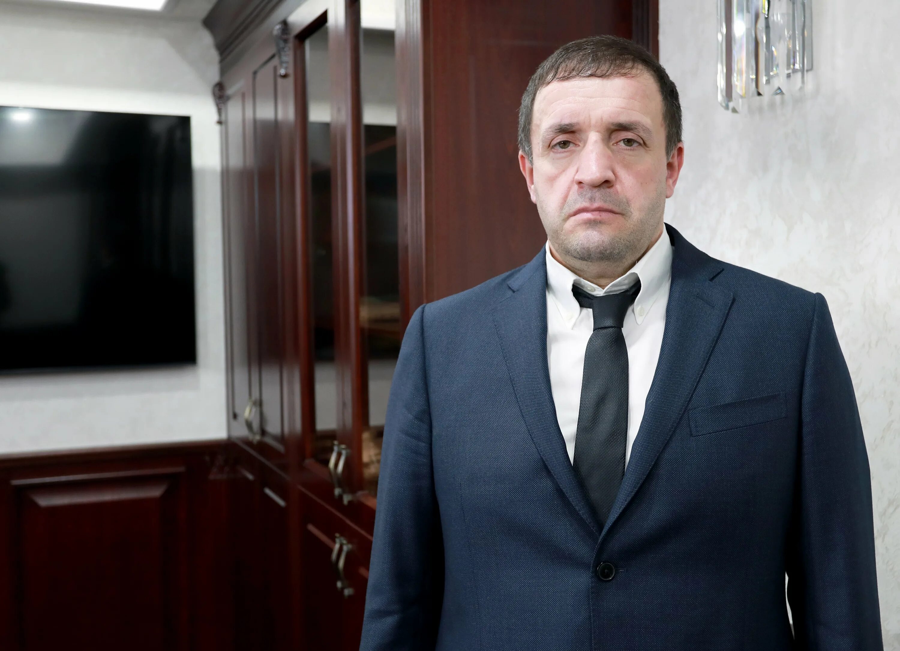 Глава хасавюрта. Глава хасавюрта корголиев. корголиев корголи магомедович. хасавюрт руководители администрации города. глава города мо хасавюрт корголи.