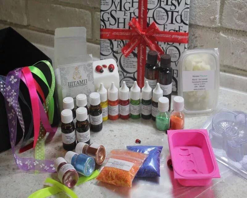 необходимое для мыловарения. мыловарение процесс. мыловарение инструменты и материалы. мыловарение для начинающих в домашних. красивое домашнее мыло.