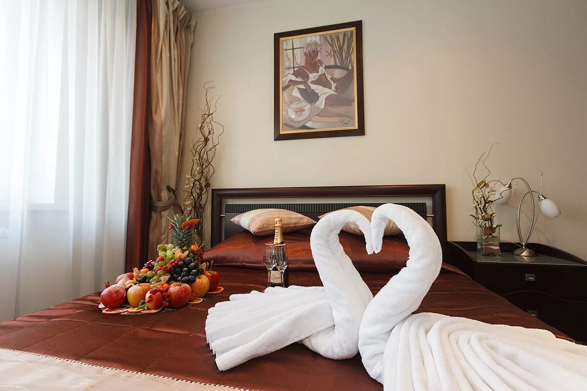гости – молодожёны в гостинице. гостиница венеция свадьба саратов. гостиница marriott сочи красная поляна. украсить номер для молодоженов. отель для молодожен.