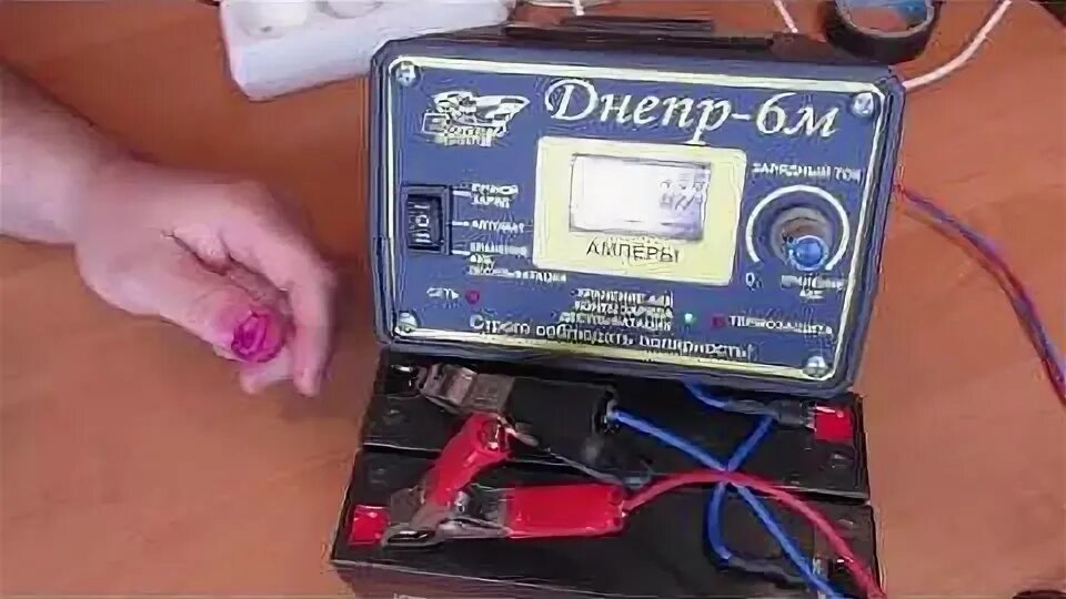 Можно заряжать аккумулятор гелевый обычным зарядным устройством. Как заряжать аккумулятор детского электромобиля. как правильно заряжать аккумулятор на детском электромобиле. зарядное устройство для аккумулятора дельта. можно ли зарядить гелевый аккумулятор для электромобиля.