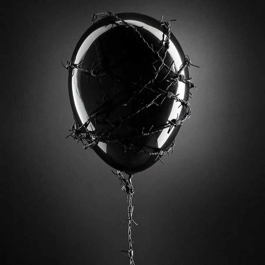 Блэк шару. “Черный шар” (the Black Balloon), 2008. Черный воздушный шар. Шар на цепи. Красивые черные воздушные шарики.