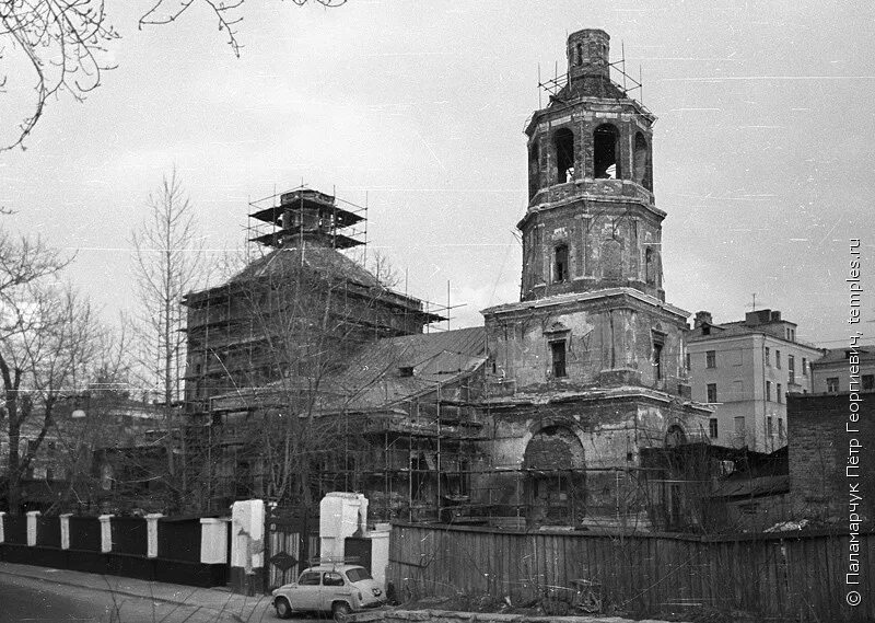 Введение богородицы в барашах. Церковь в Барашевском переулке. Храм введения во храм Пресвятой Богородицы в Барашах. Введенский храм в Барашах. Барашевский переулок 8 храм.