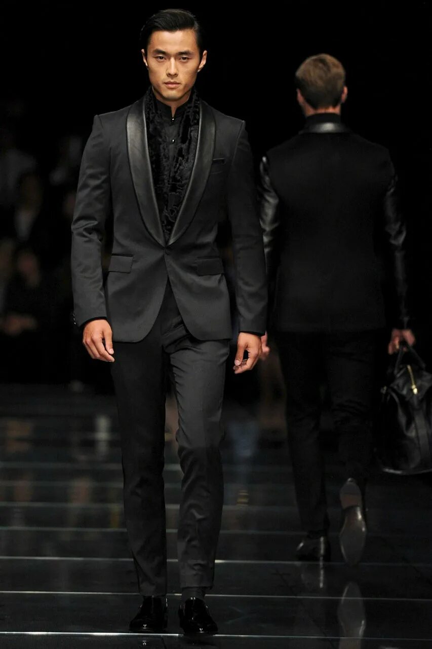 костюм хуго босс мужской. хуго бос мужская мода показ. Hugo boss костюм брючный женский 2020. Hugo boss новая коллекция мужская 2021. деловые костюмы для женщин.