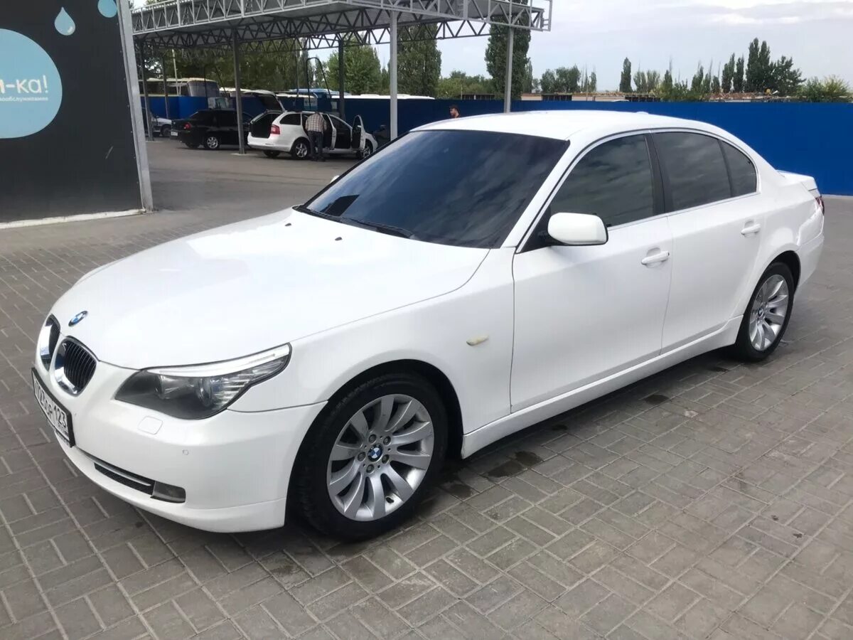 BMW 525 e60 белая. BMW 525i белая. BMW e60 2009 белый. БМВ 525 е60 2009. Е60 2009