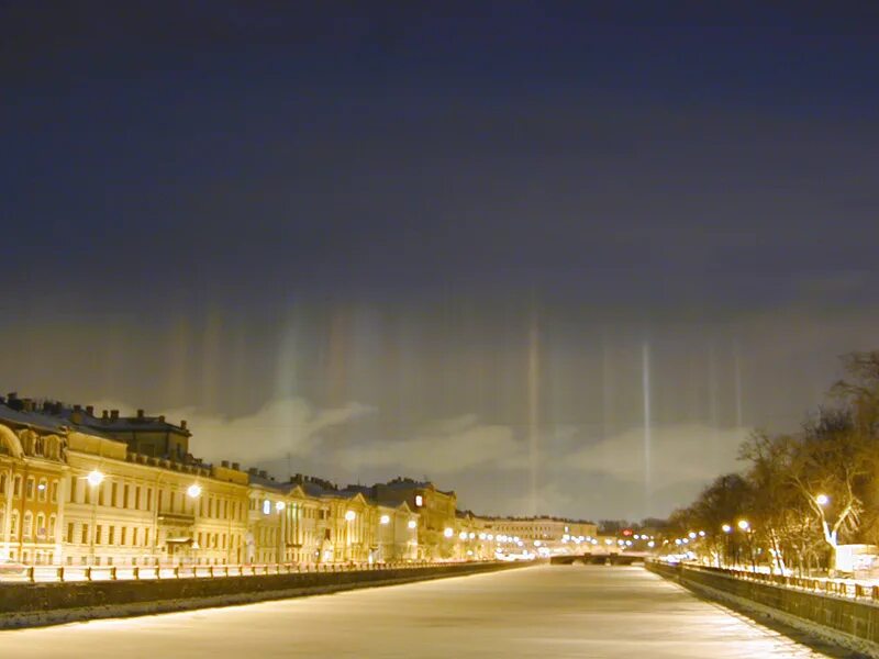 Северное спб. Северное сияние в Санкт-Петербурге. Северное сияние в Питере. Северное сияние над Санкт Петербургом. Полярное сияние в Питере.