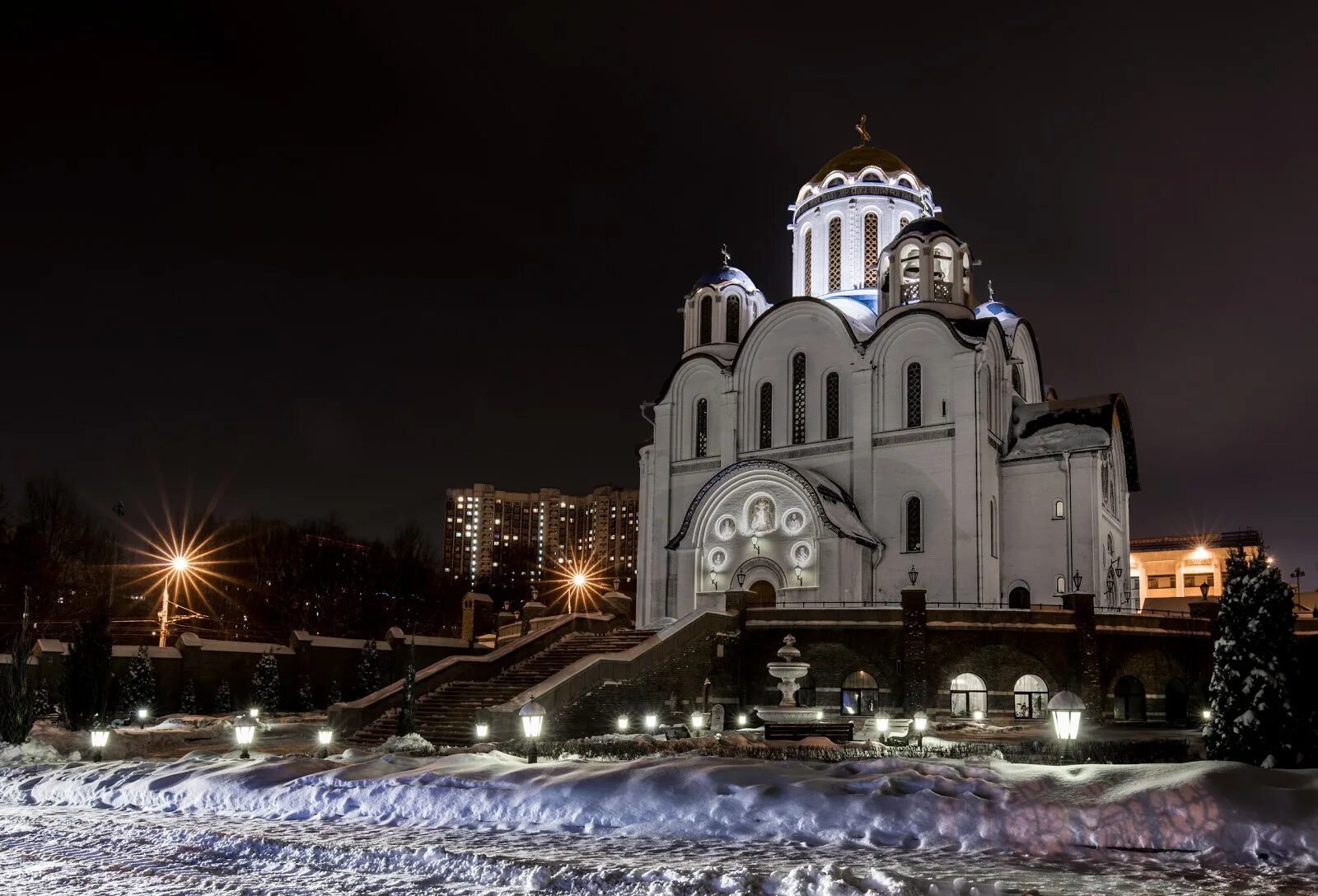 Покровский ясенево. Храм Покрова Пресвятой Богородицы в Ясеневе. Храм Покрова Пресвятой Богородицы в Ясенево зимой. Покровский храм в Ясенево зимой. Храм Покрова Пресвятой Богородицы Ватутинки.