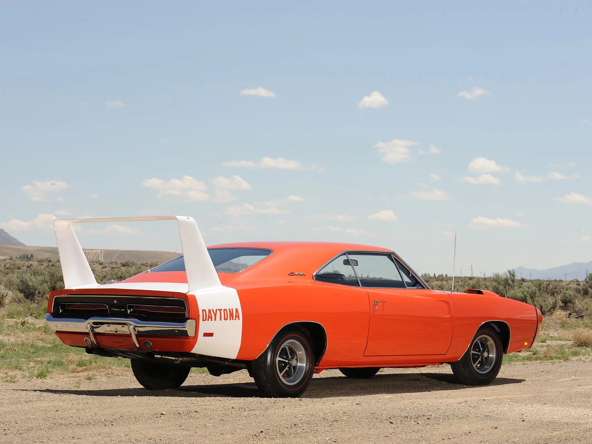 Додж чарджер 1969. Додж чарджер дайтона. Dodge charger daytona 1969. Машины 2015. Aston martin valkyrie.