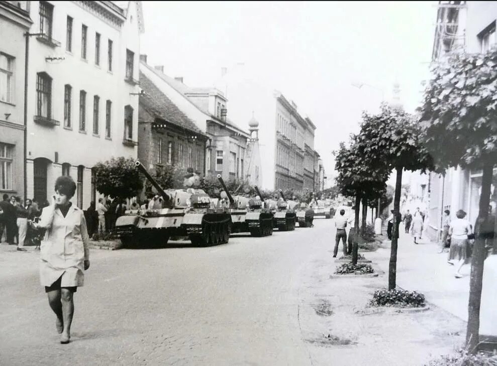 Дунай 1968. Оккупация чехословакии 1968. чехословакия магазины. в 1968 г. войска овд были введены на территорию чехословакии. оккупация чехословакии 1968 кратко таблица.