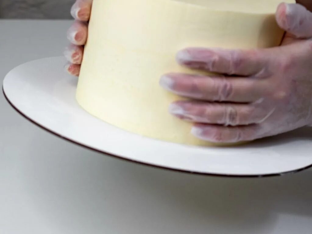 Бетонный ганаш на белом шоколаде. Бетонный ганаш для торта на белом шоколаде. Белый ганаш для покрытия торта. Торт ганаш на белом шоколаде.