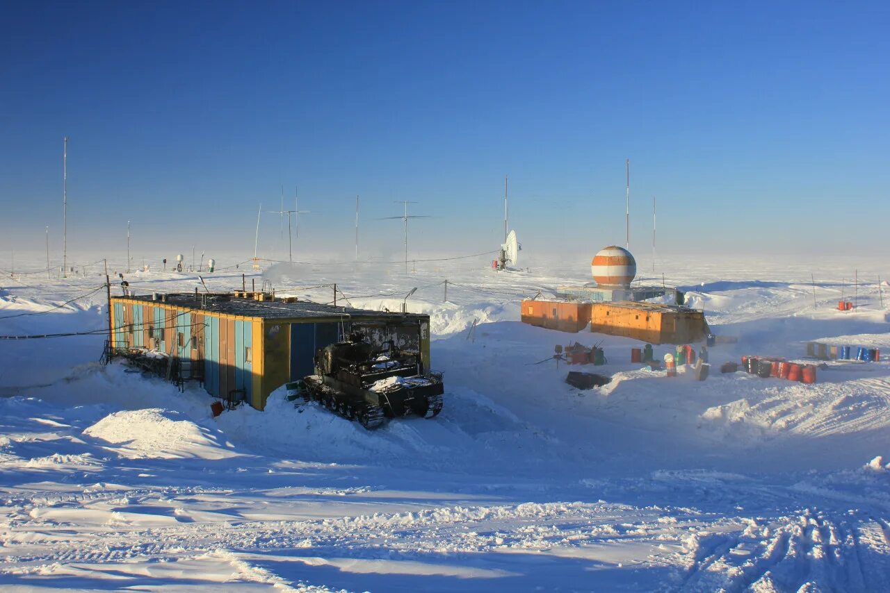 Холодный восток. Антарктическая научная станция Восток. Полярная станция Восток в Антарктиде. Арктическая станция Восток 2. Восток (антарктическая станция).