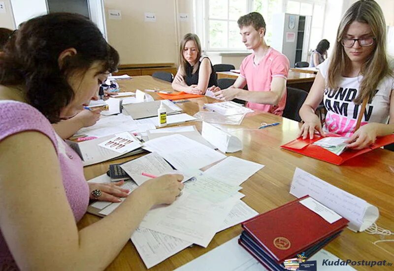 Прием документов в вузы беларусь. Вступительные экзамены в вузы. подача документов в вуз. поступление в белорусский университет. документы в вуз.