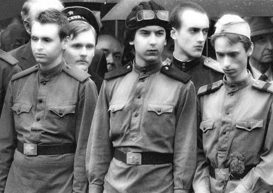 Солдат в гимнастерке. Молодые ребята на войне. Молодые солдаты Великой Отечественной. Молодежь на войне 1941-1945.